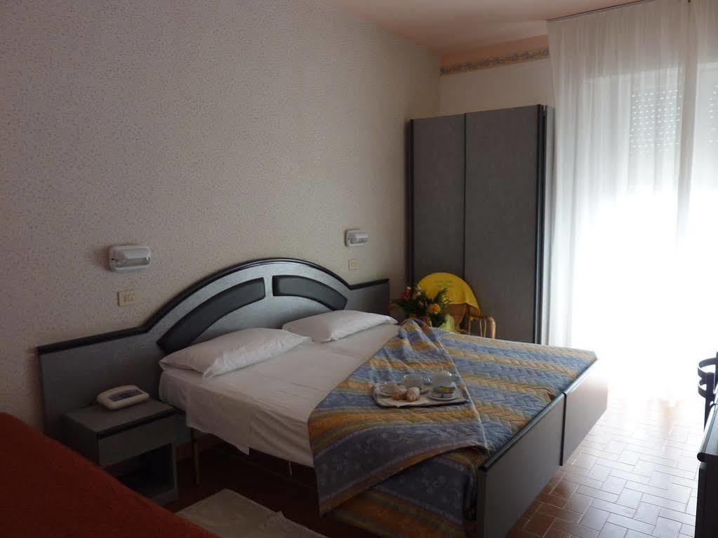 Hotel Nobel Gabicce Mare Extérieur photo